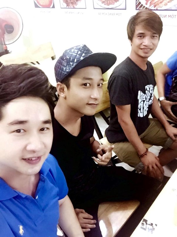 Lệ[-]Rơi[-]đi[-]nhậu[-]ở[-]Sài[-]Gòn,[-]không[-]hề[-]về[-]quê[-]bán[-]ổi